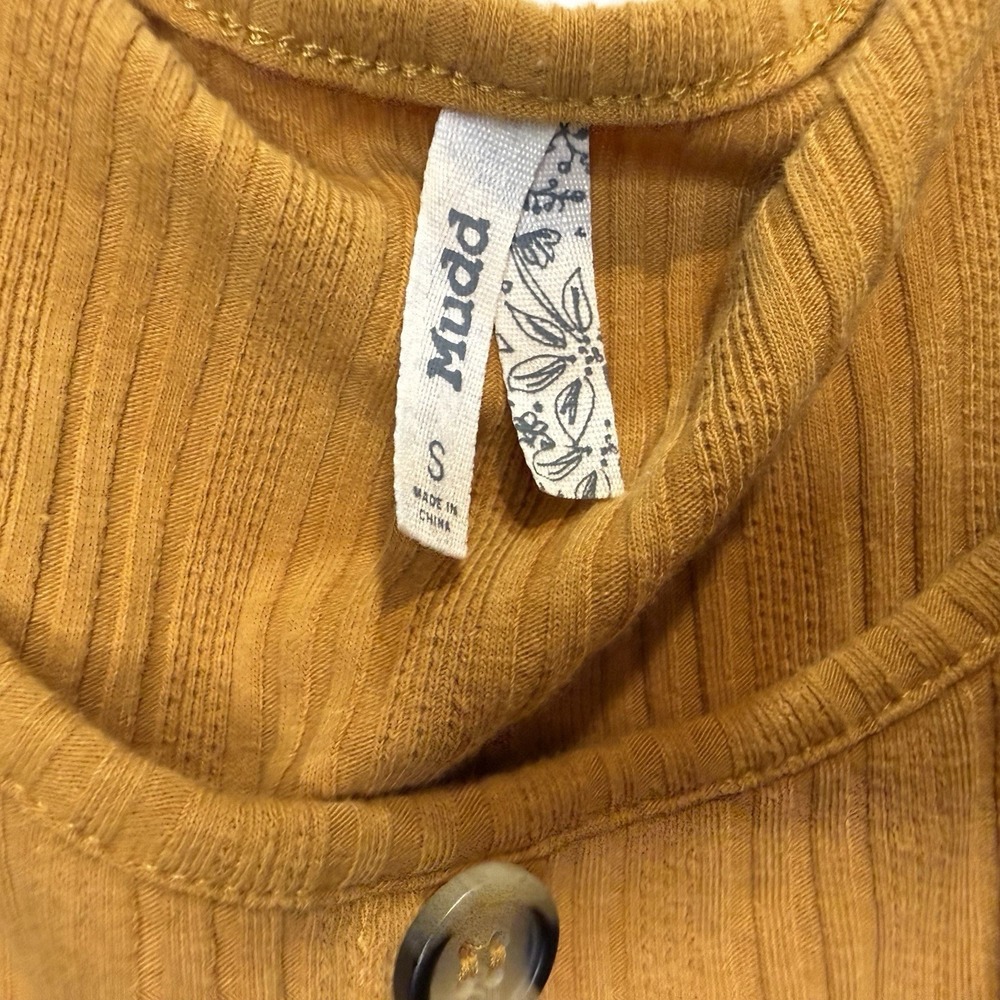 Mudd Junior's Size S Dark Yellow Shirt Ribbed Button Trim Pull Over Top - Picture 7 of 9